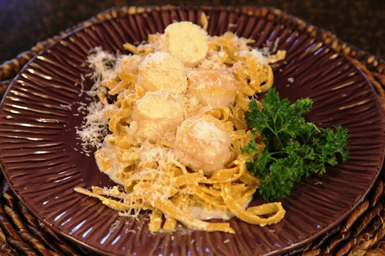 Parmesan Pasta Topped with Scallops 'A Moscato